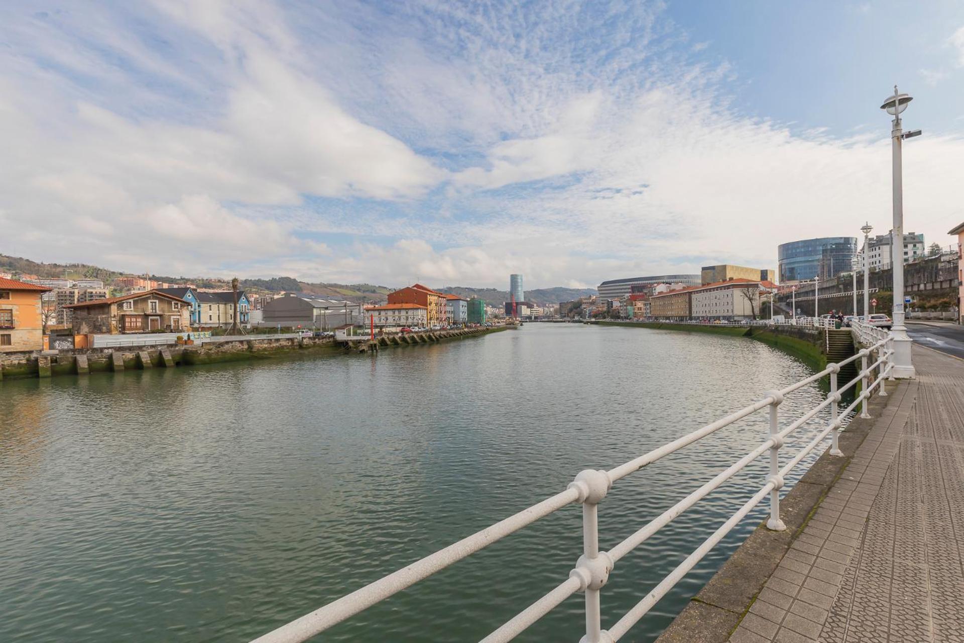 Akomodat En Apartamento Luminoso Junto Al Paseo De La Ria Bilbao Exterior foto